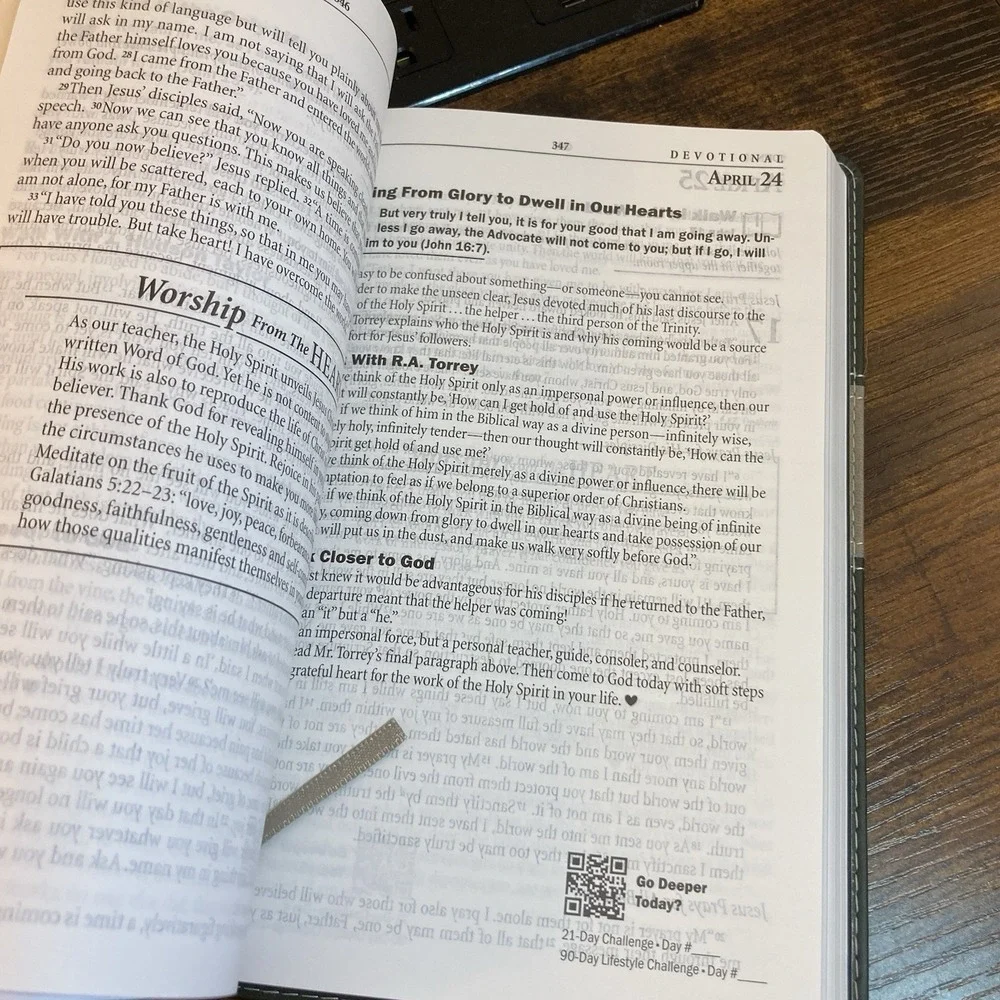 The Family Wins New Testament Bible Devotional 2020 Christian Study Gift New‎